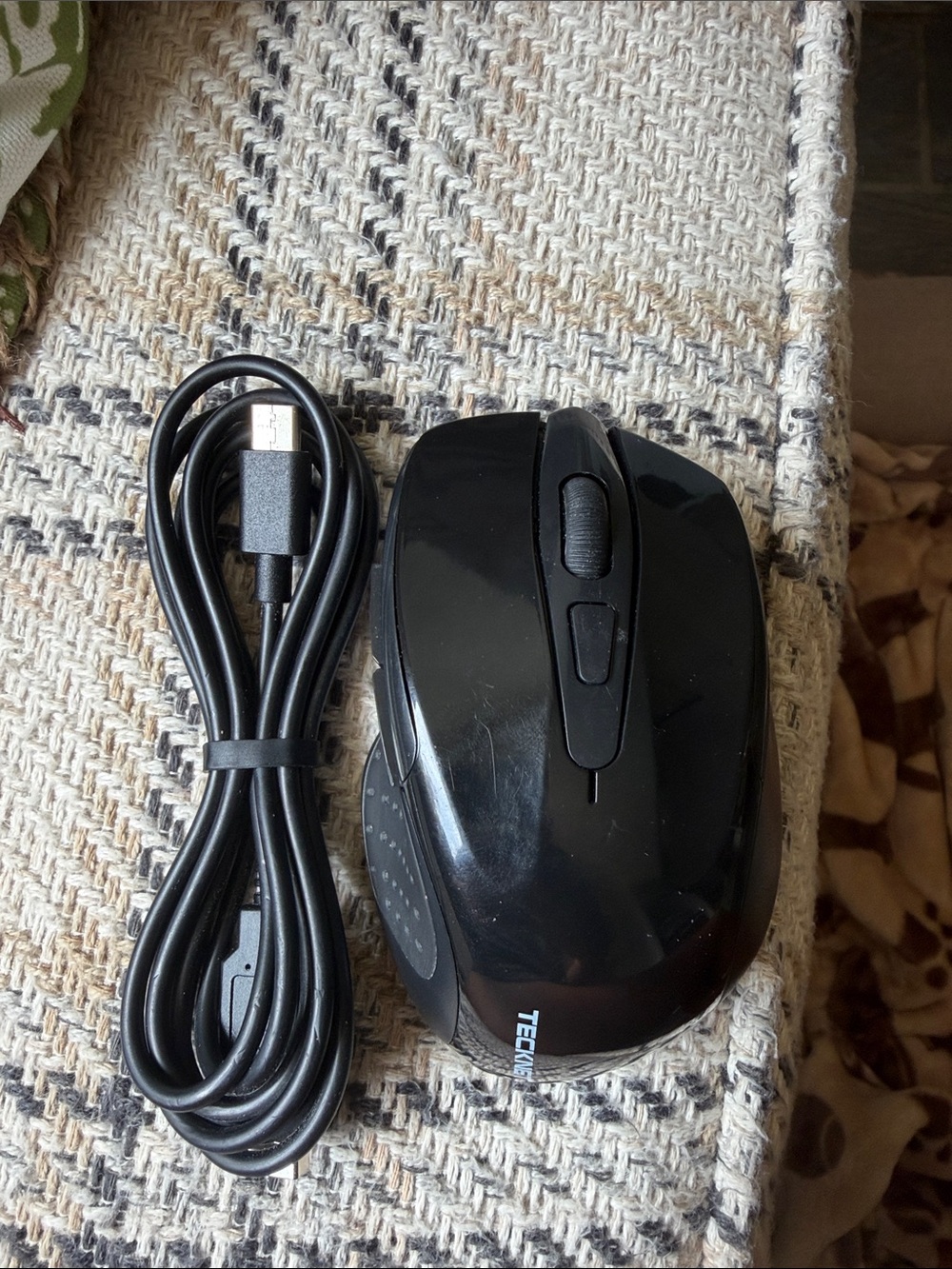 Wireless Black Computer Mouse with USB Charging Cable